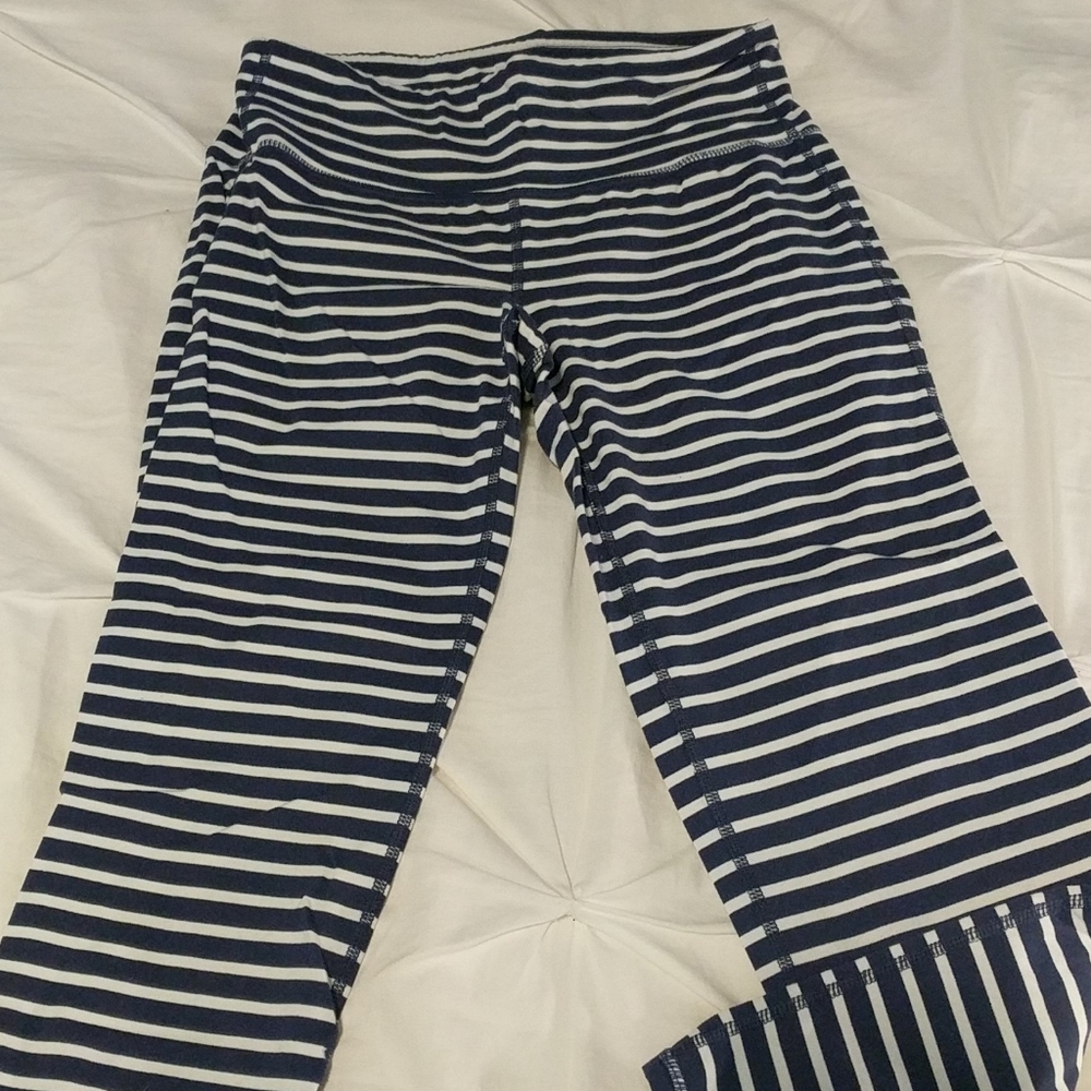 ST - Athleta Yoga Pants - Capri